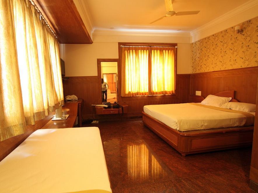 Mahendra Hotels Mysore Eksteriør billede